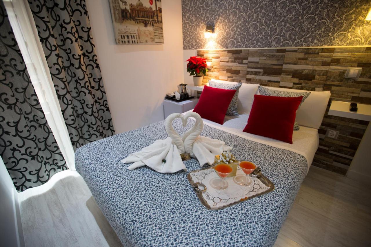 Hostal Adis Madrid Exterior photo
